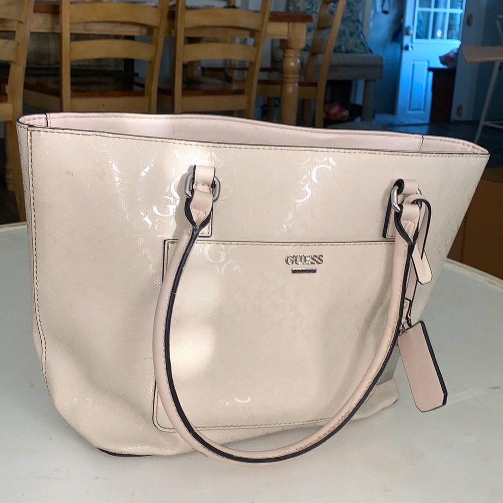 A guess purse